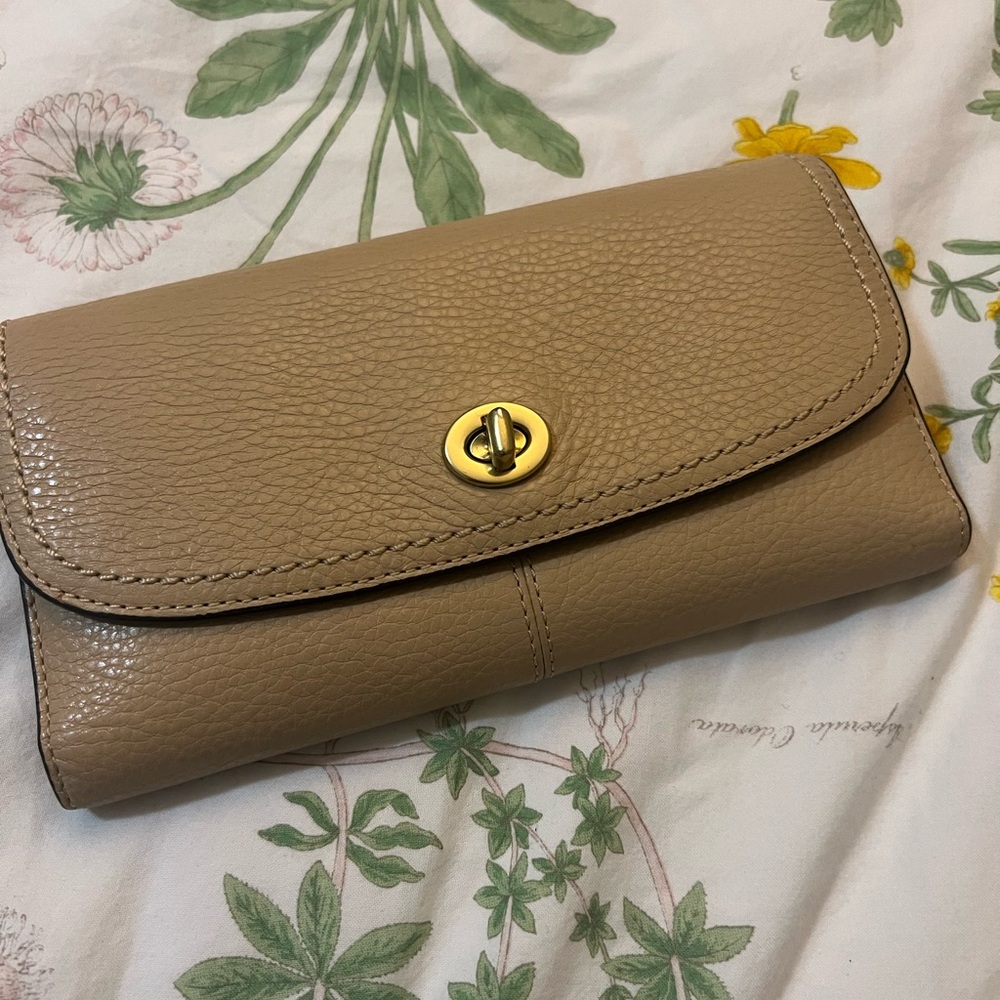 ❤️SOLD❤️Elegant Tan Leather Clutch